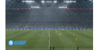 星空体育app-球权不要，开始逼抢！巴黎开球直接向前踢出边线