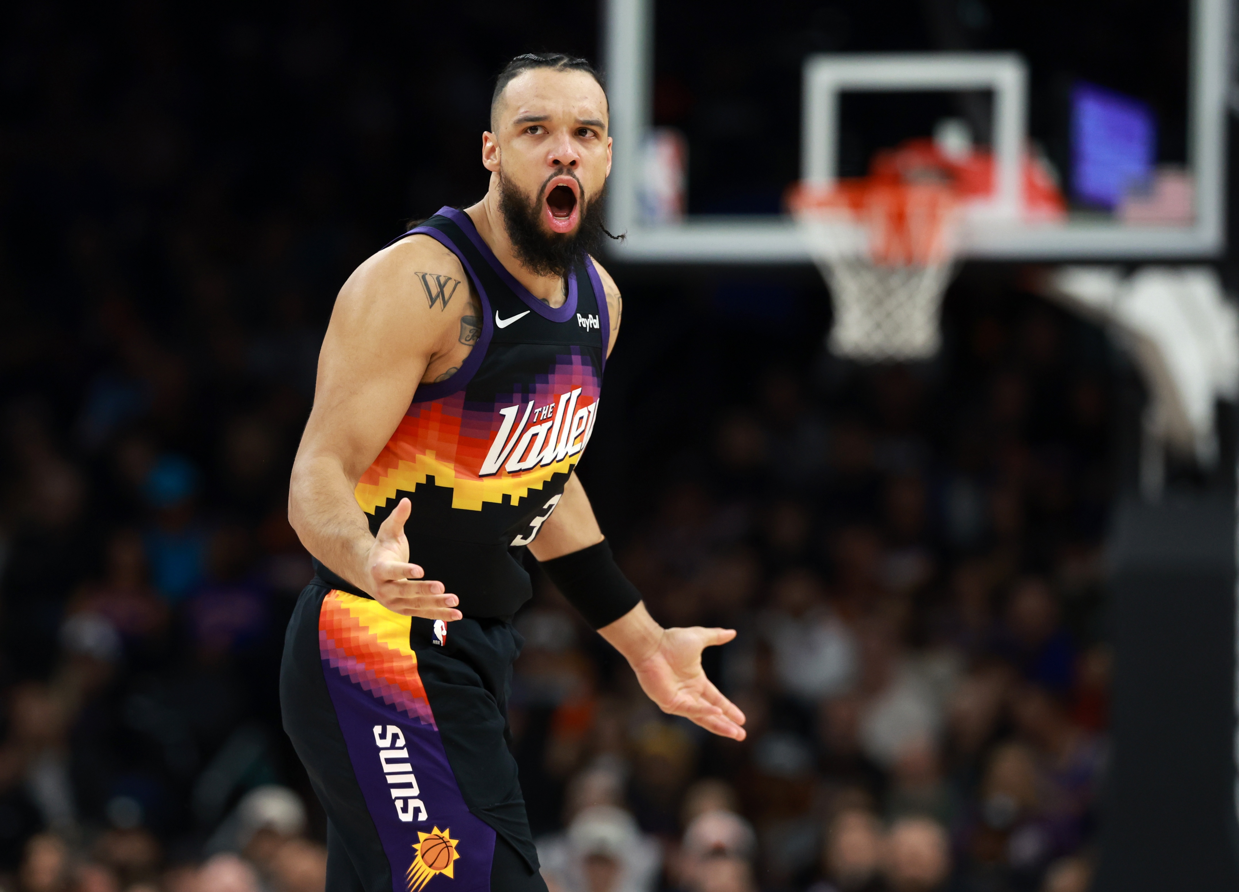 星空体育下载-上头啊！狄龙24中11&amp;三分10中1拿到25分 技犯+关键恶犯葬送比赛