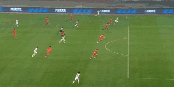 1667136659240054751.gif 武磊.gif