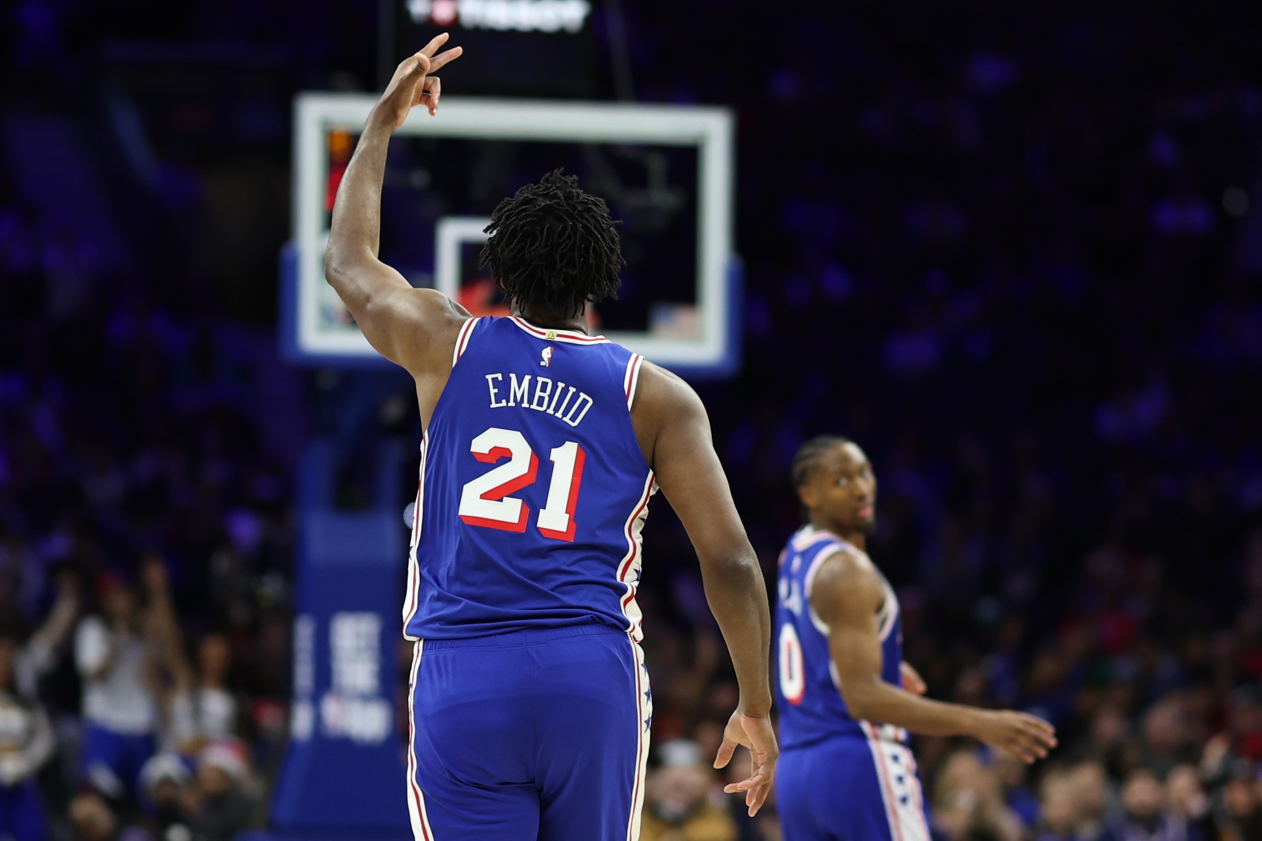 星空体育app-大帝施威降申京！恩比德梦回巅峰鏖战46分钟砍32+15+10 正负值+21